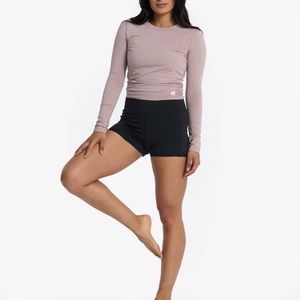 Vuori Volley Shorty in Black